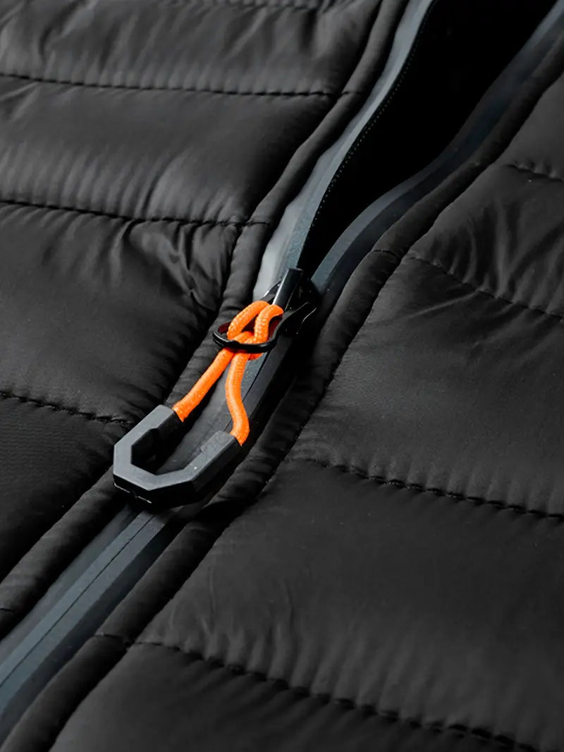 Elegant jakke med hette