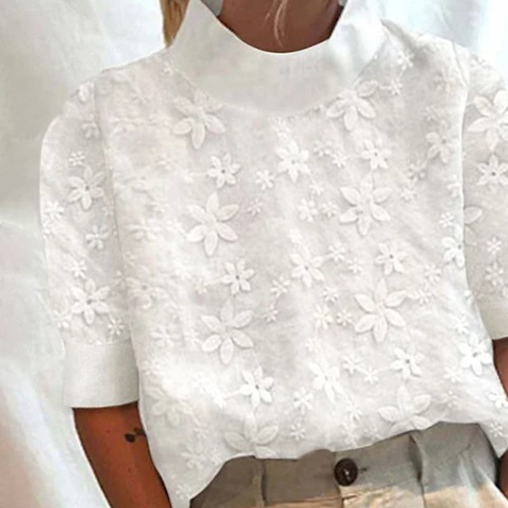 Sabine | Med brodert ensfarget høy krage