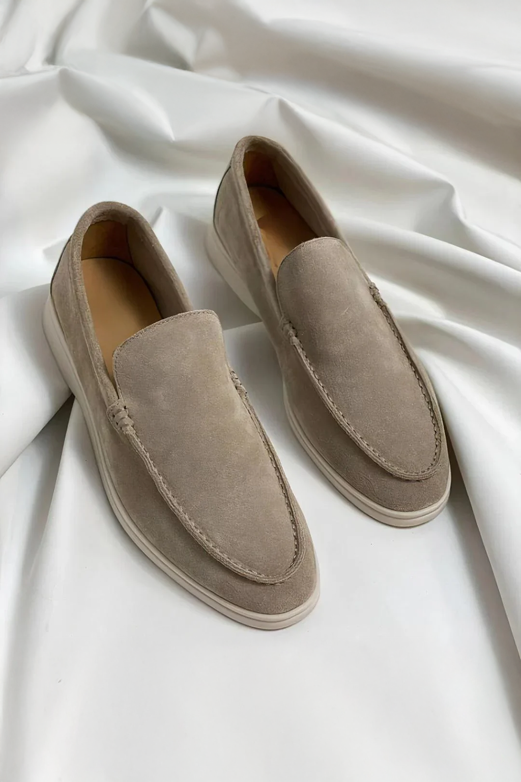 Elegantes mocasines de ante